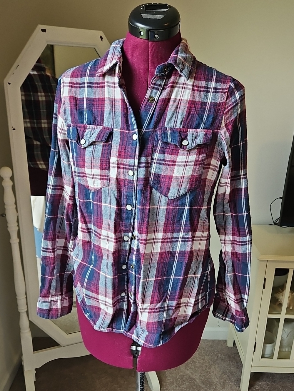 Rue21 Plaid Button-Down Shirt in Burgundy & Navy
